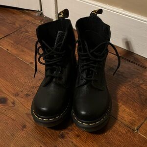 EUC Dr. Martens Pascal Virginia Leather Boots